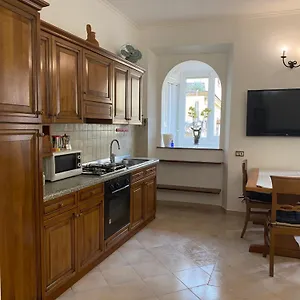 https://in-front-of-coliseum-5.it-romehotels.com